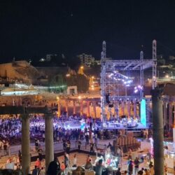 “بنودعكم عالساحة”… جرش يختتم لياليه بحفل عالمي
