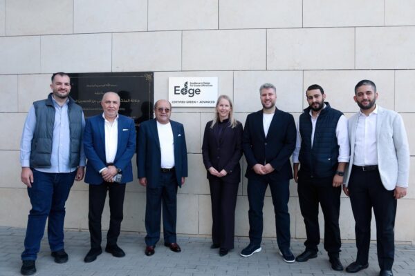 السفيرة الهولندية تزور العقبة وتطّلع على تجربة “النافورة مول”في المباني الخضراء